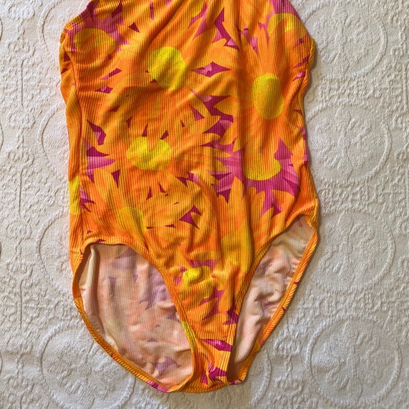 Vintage swimsuit - Picture 2 of 3